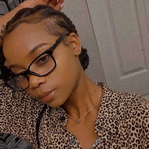 Meet your Posher, Niya